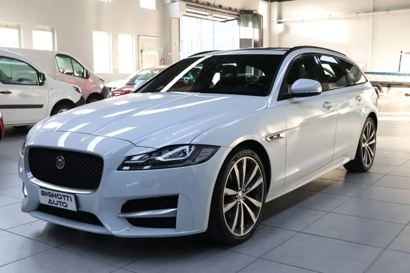 Jaguar XF Sportbrake 2.0 D 180 CV AWD aut. R-Sport Blanc - 2