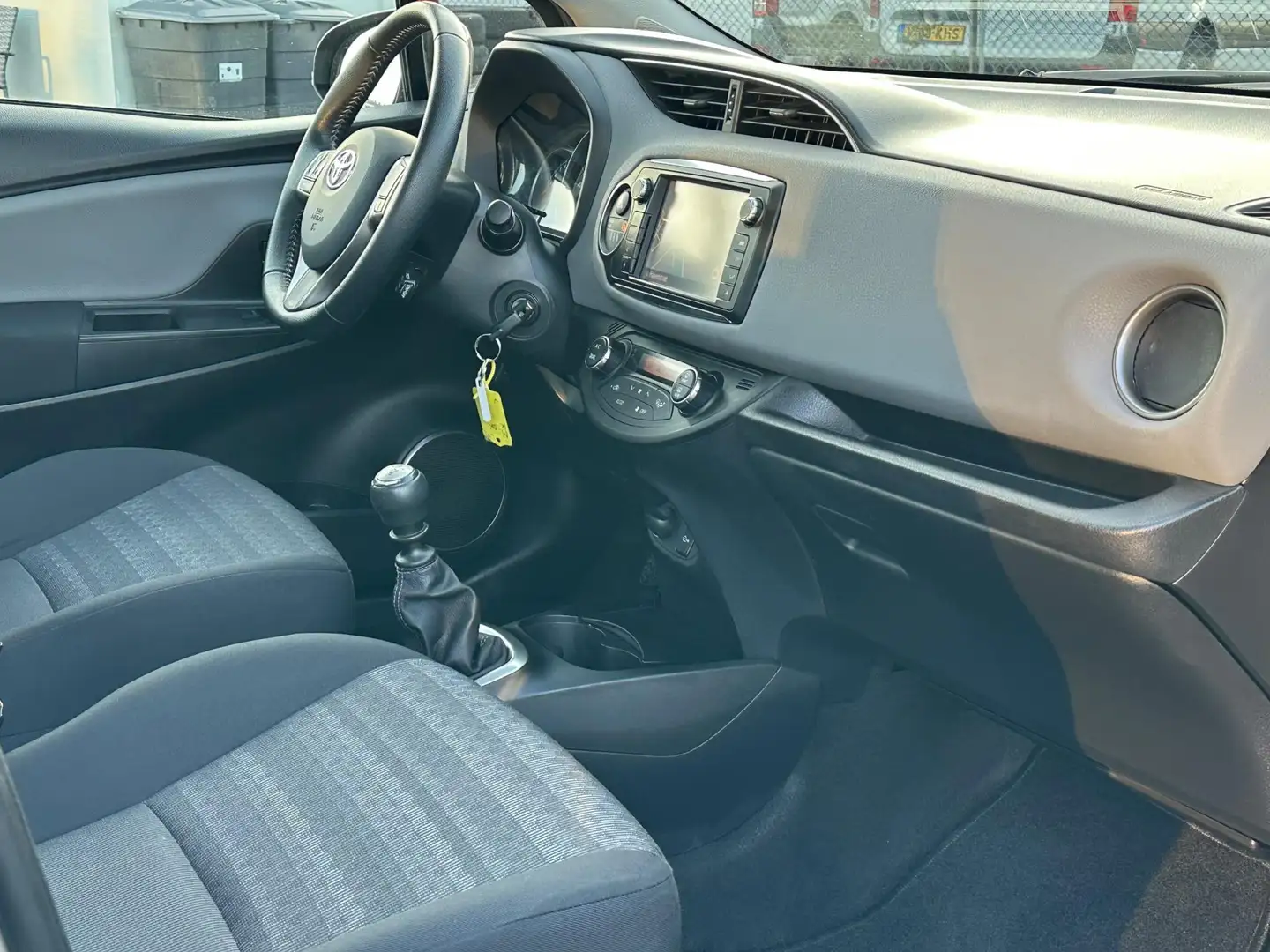 Toyota Yaris 1.3 VVT-i Trend/AIRCO/NAVI/CAMERA/NW APK Gris - 2