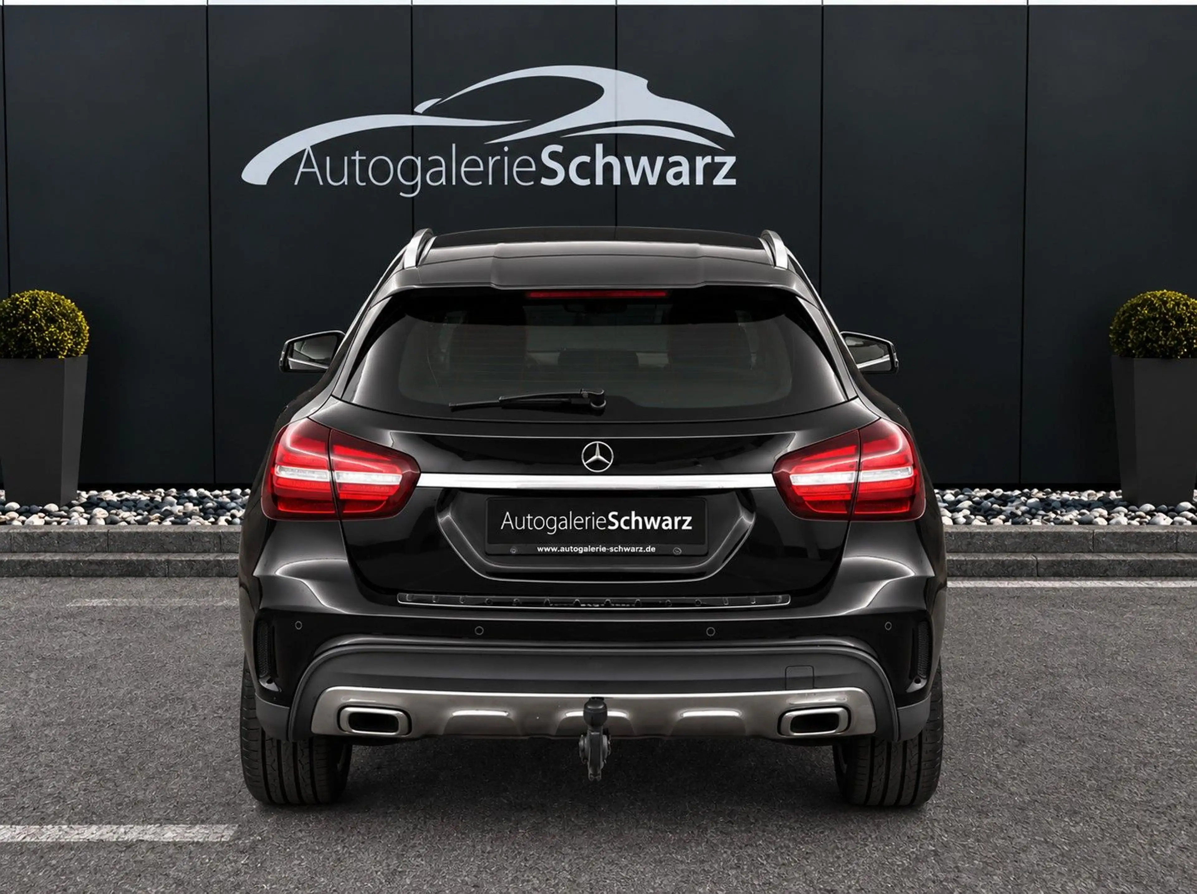 Mercedes-Benz GLA 200 i AMG LINE AHK LED NAVI 18 ZOLL AMBI PDC — photo 4