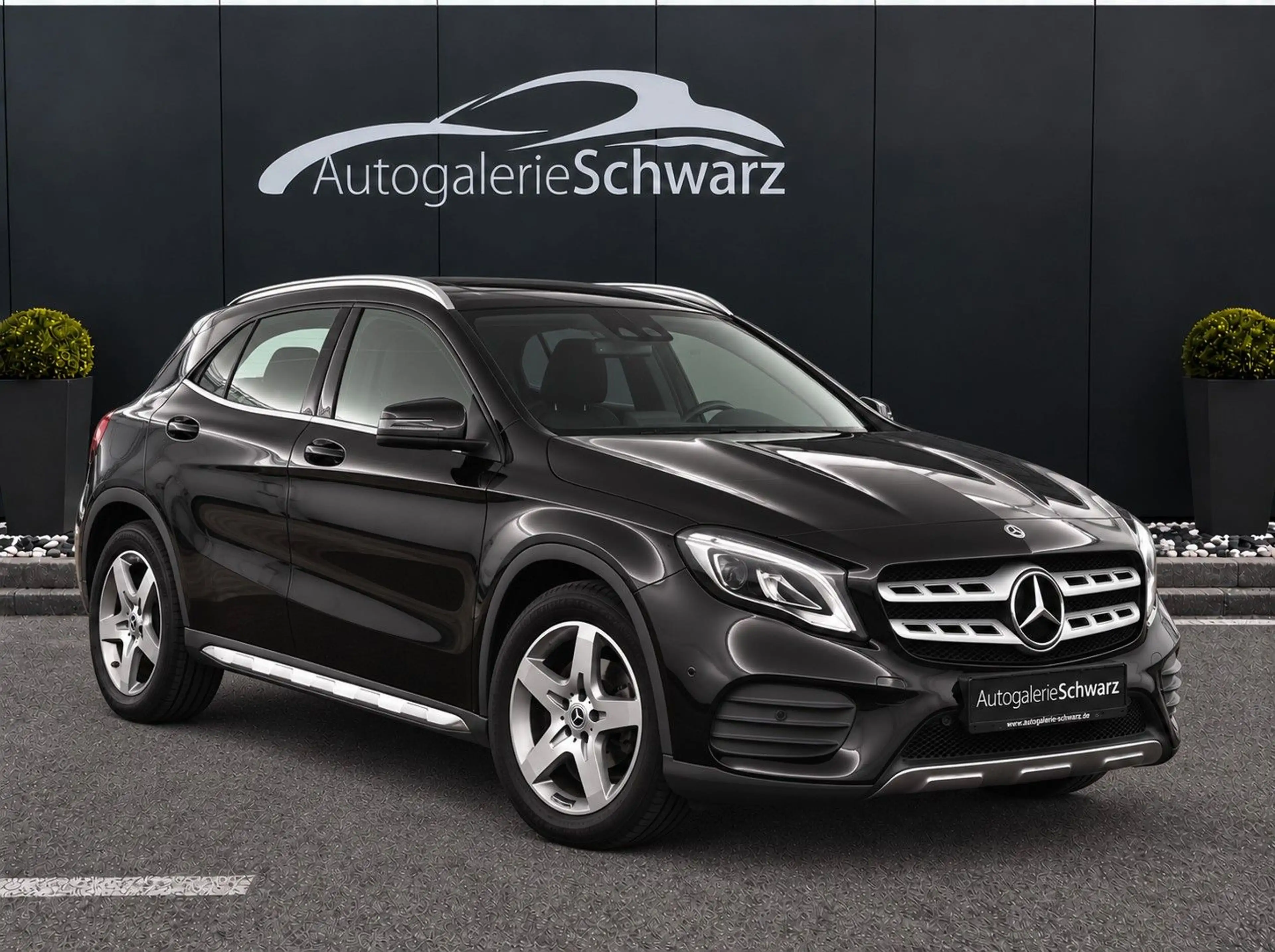 Mercedes-Benz GLA 200 i AMG LINE AHK LED NAVI 18 ZOLL AMBI PDC — photo 3