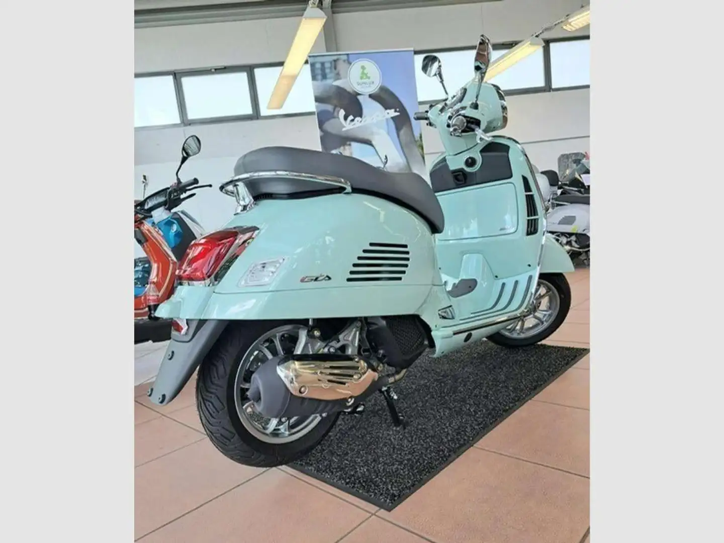 Vespa GTS 125 Verde - 2