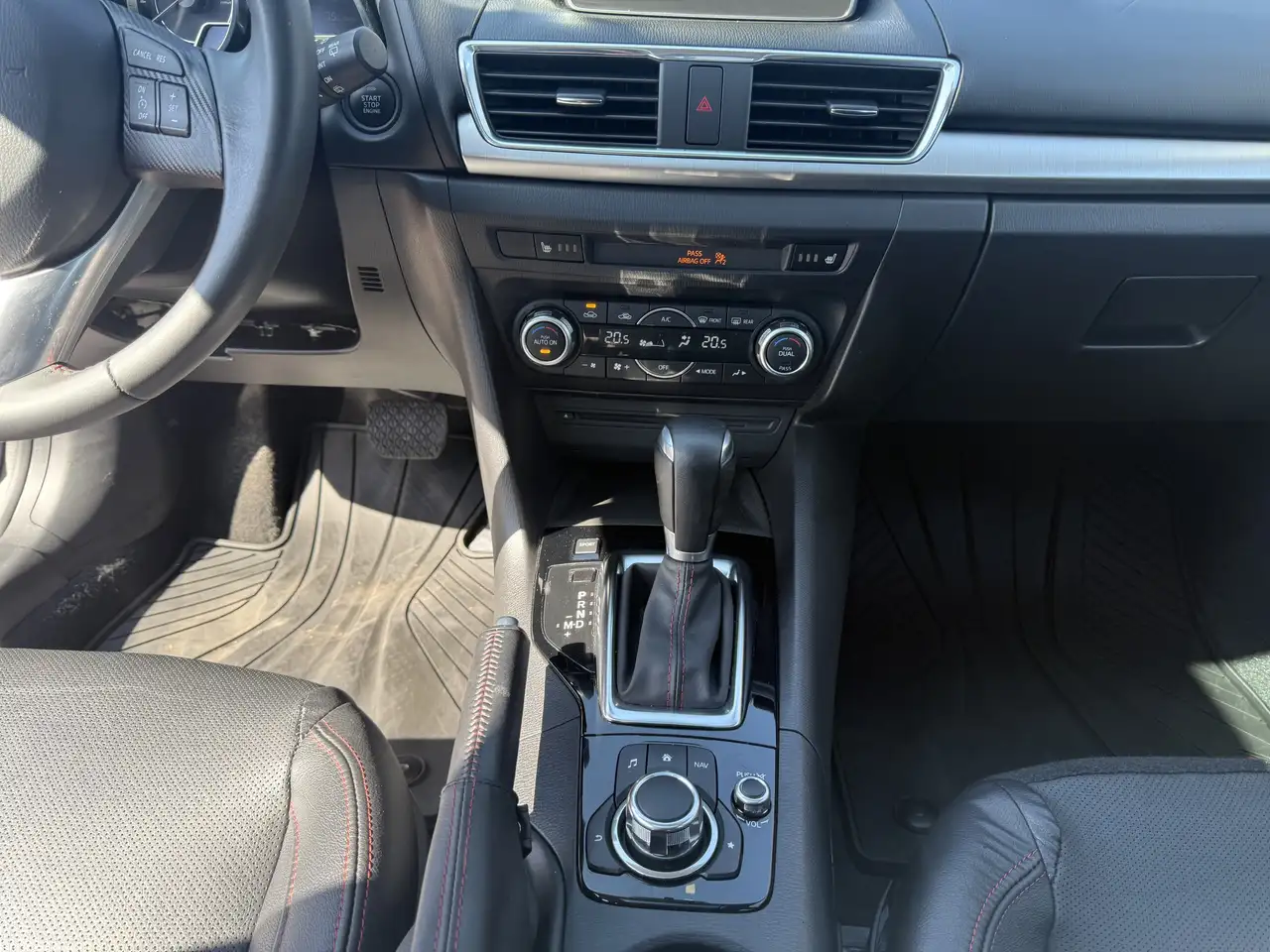 Mazda 3 снимка Mazda 3