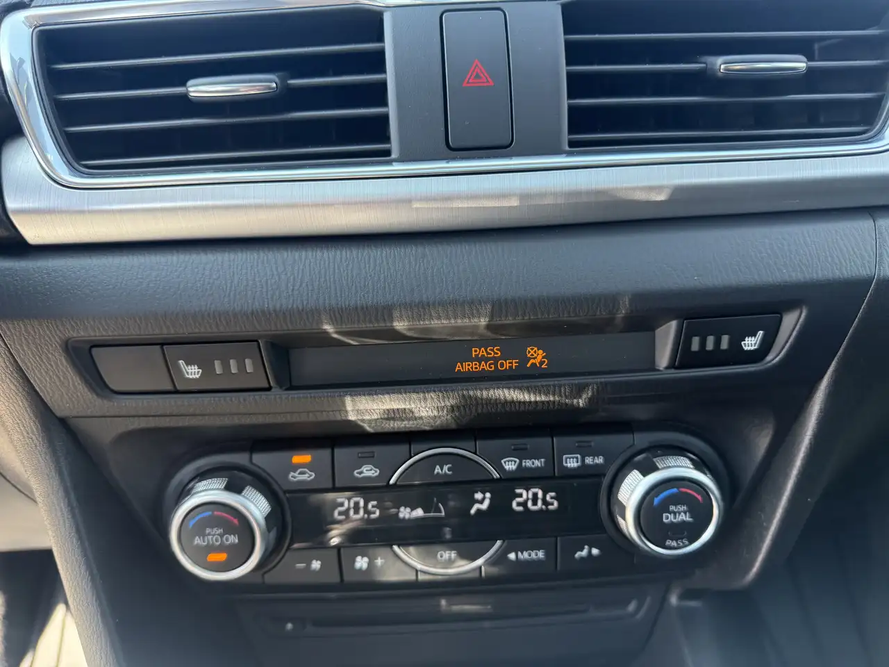 Mazda 3 снимка Mazda 3