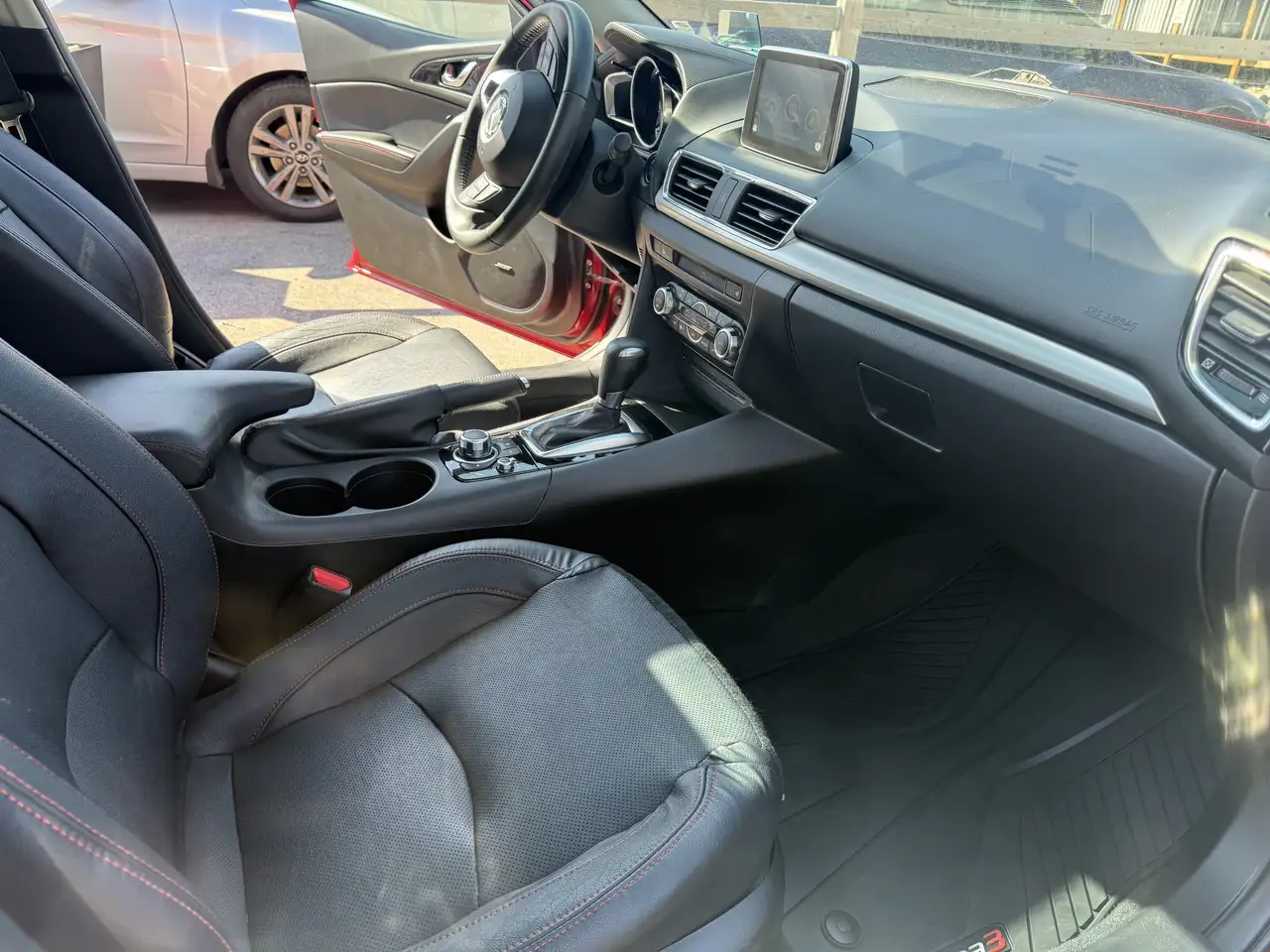 Mazda 3 снимка Mazda 3