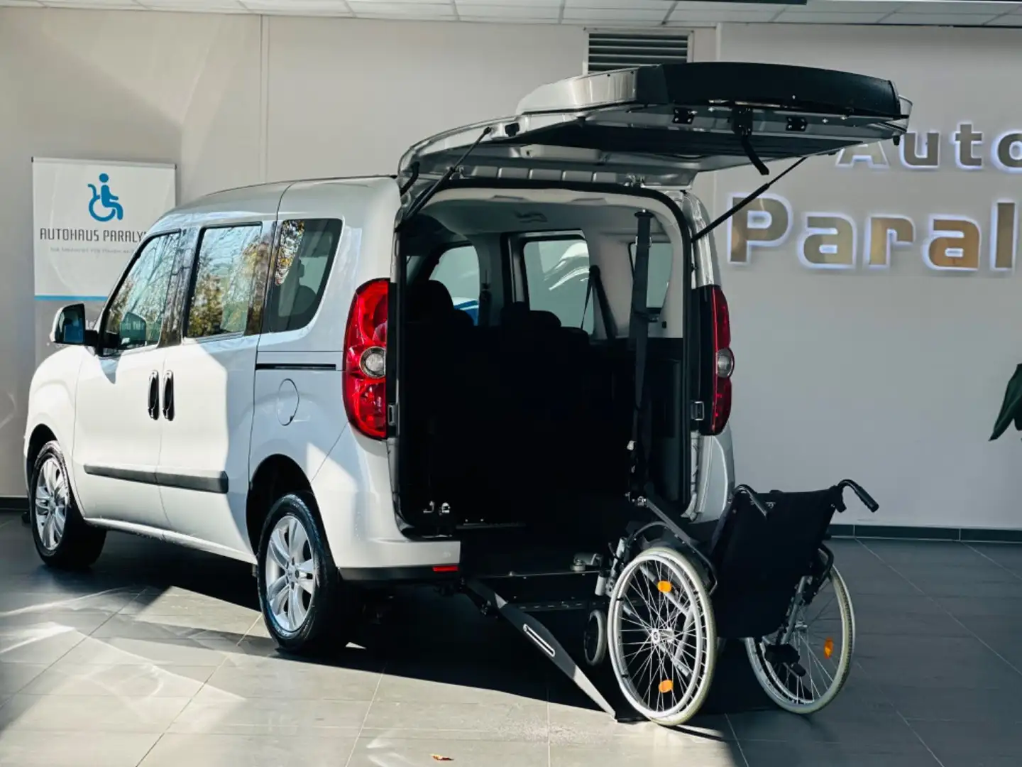 Opel Combo D Edition Behindertengerecht-Rampe Stříbrná - 1