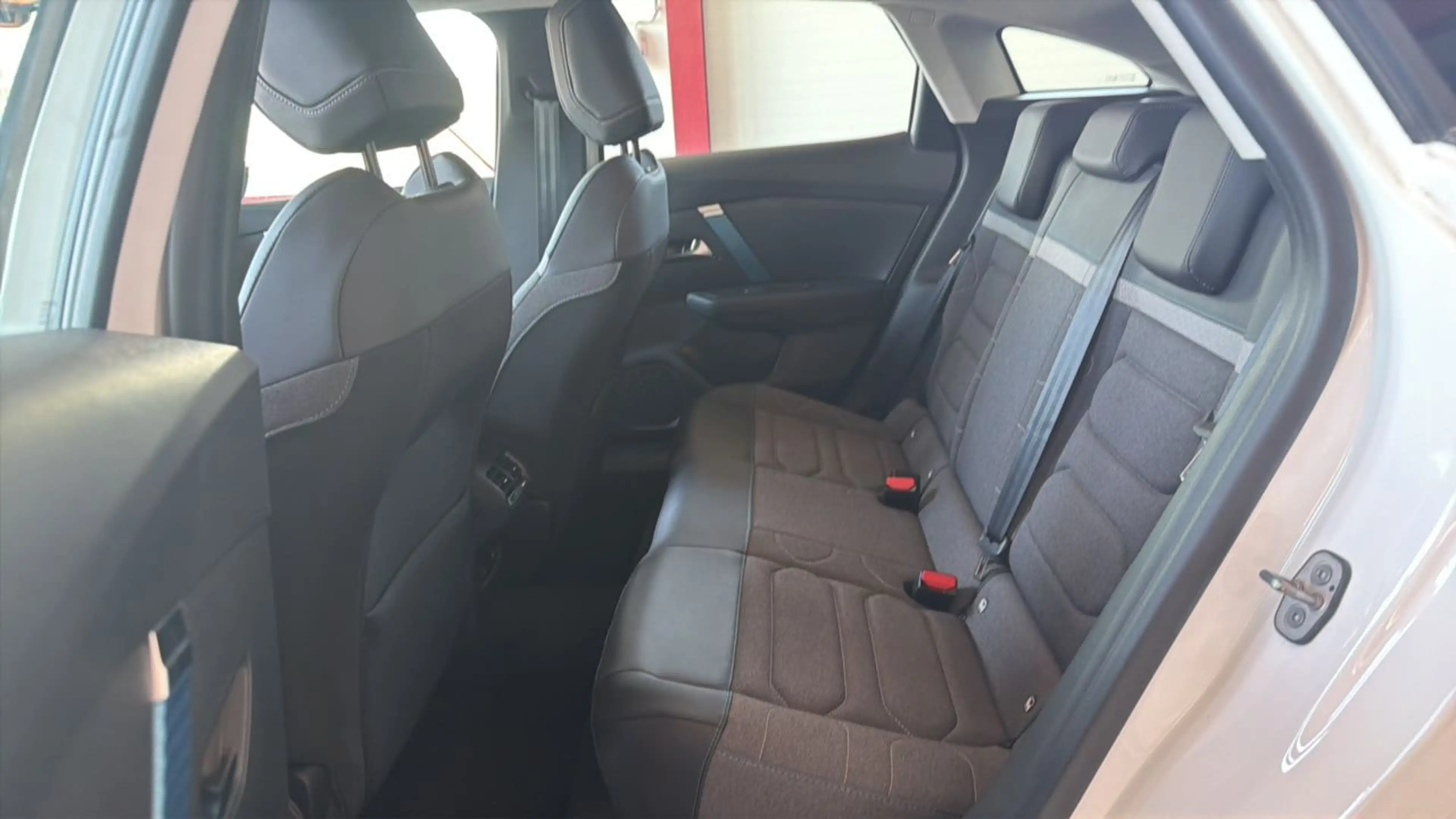 Citroen C4 Elektromotor e-Feel Pack — photo 11