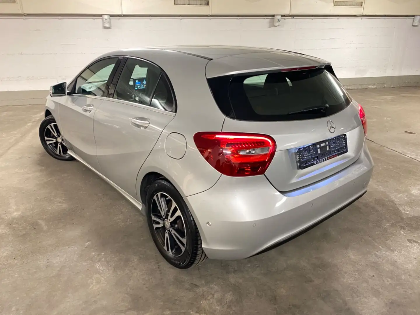 Mercedes-Benz A 180 d *STYLE*Navi*Kamera*Totwinkelass*PDC*SHZ* Argent - 2