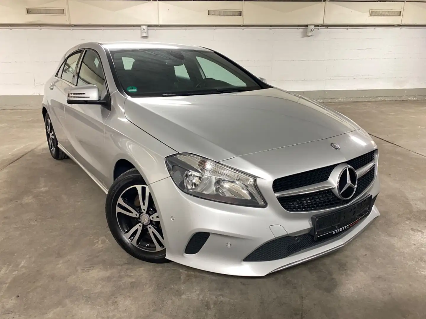 Mercedes-Benz A 180 d *STYLE*Navi*Kamera*Totwinkelass*PDC*SHZ* Silber - 1