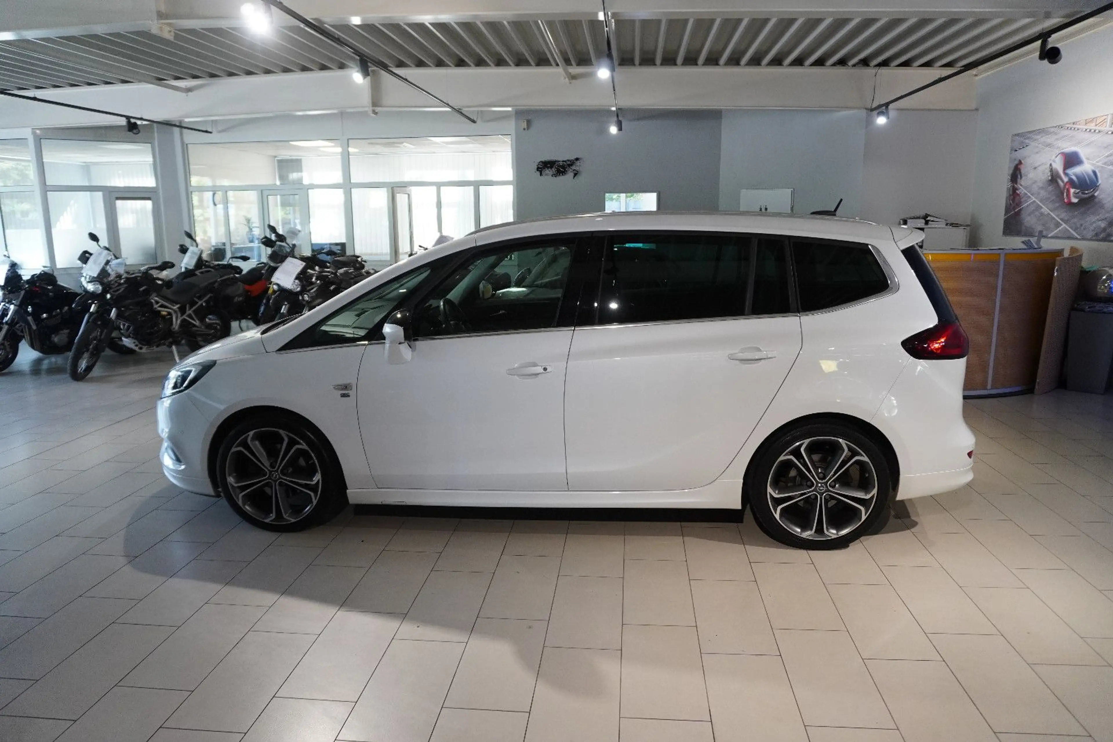 Opel Zafira C Inno ~OPC-7Sitzer~Line~Navi~Infinity~ — photo 4