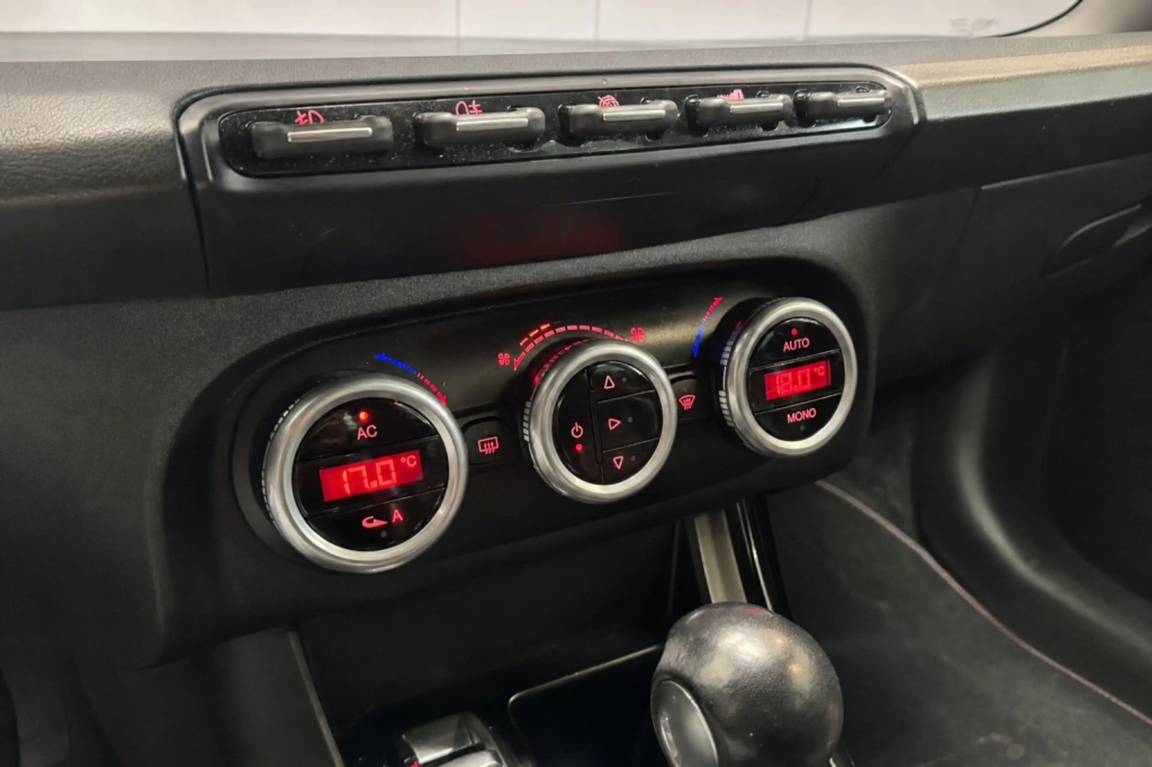 Alfa Romeo Giulietta 1.4 T Distinctive — photo 15