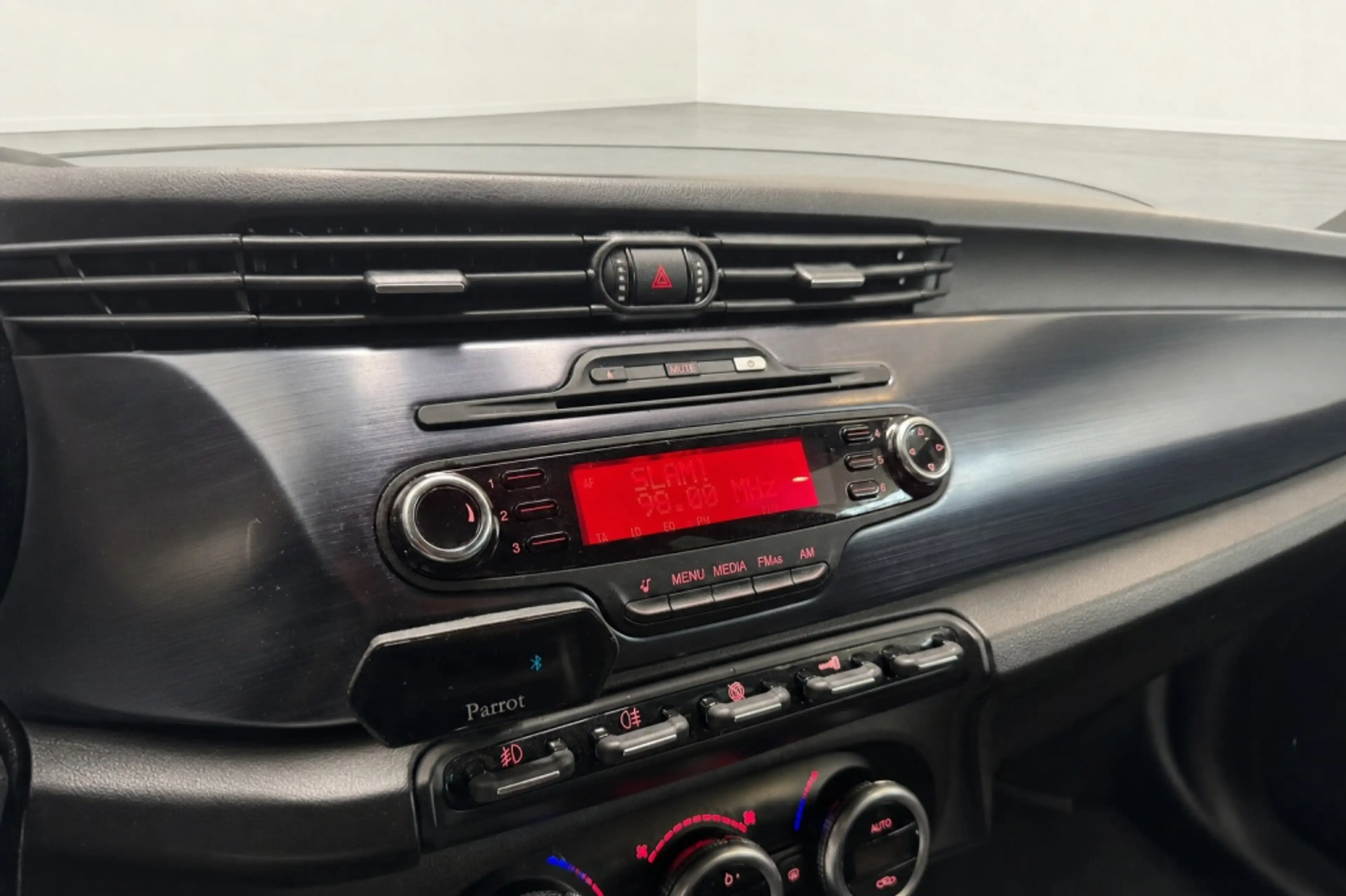 Alfa Romeo Giulietta 1.4 T Distinctive — photo 14