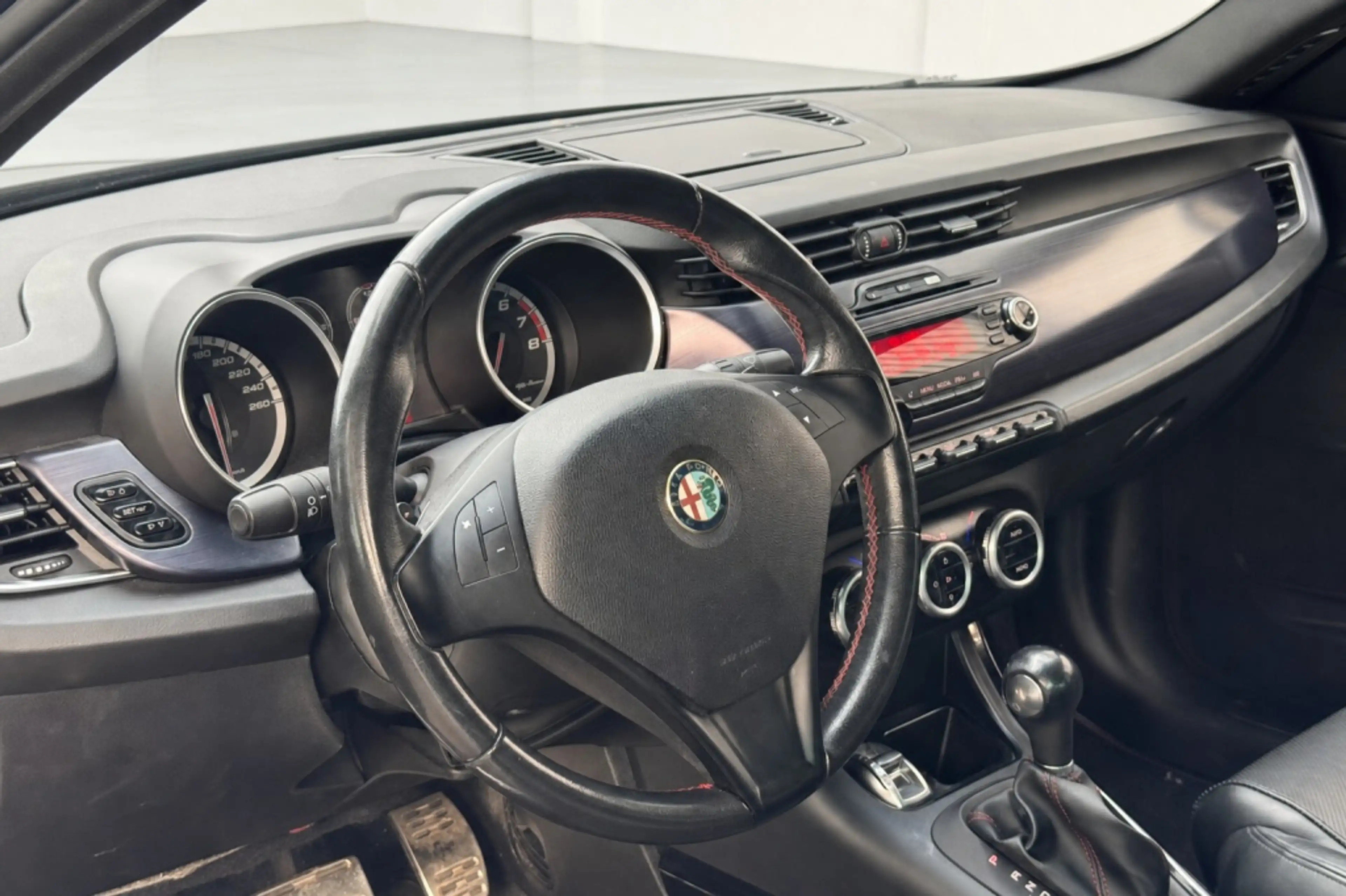 Alfa Romeo Giulietta 1.4 T Distinctive — photo 9