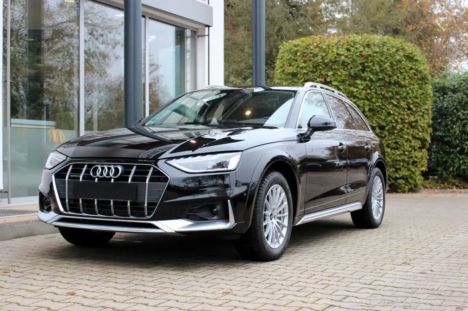 Audi A4 allroad quattro 40TDI / MATRIX/ AHK/ MAGNETIC Schwarz - 1