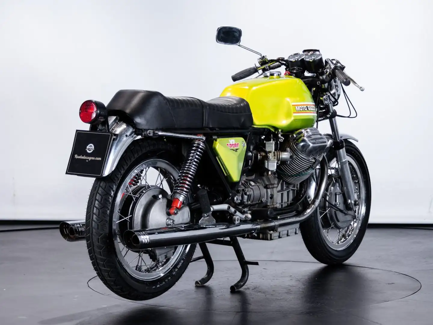 Moto Guzzi V7 Sport Groen - 2
