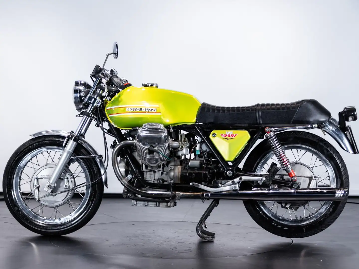 Moto Guzzi V7 Sport Groen - 1