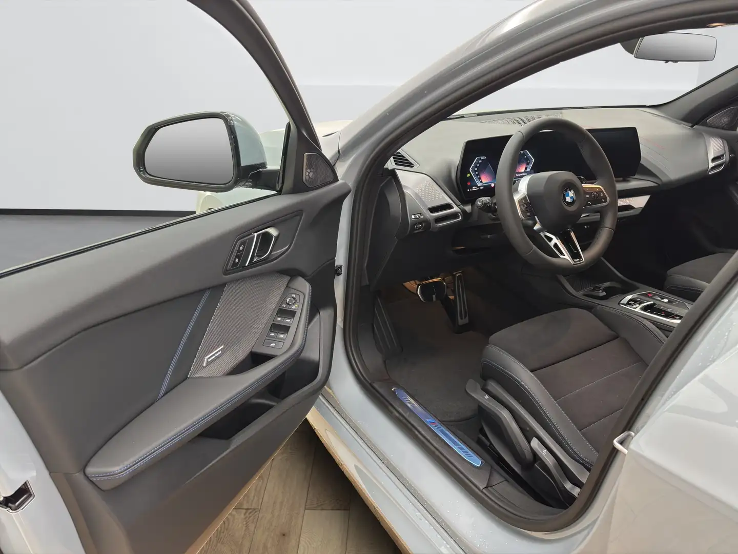 BMW 120 [M Sport, Navi, 18" LMR, RFK, SHZ, LED] DAB Grau - 2