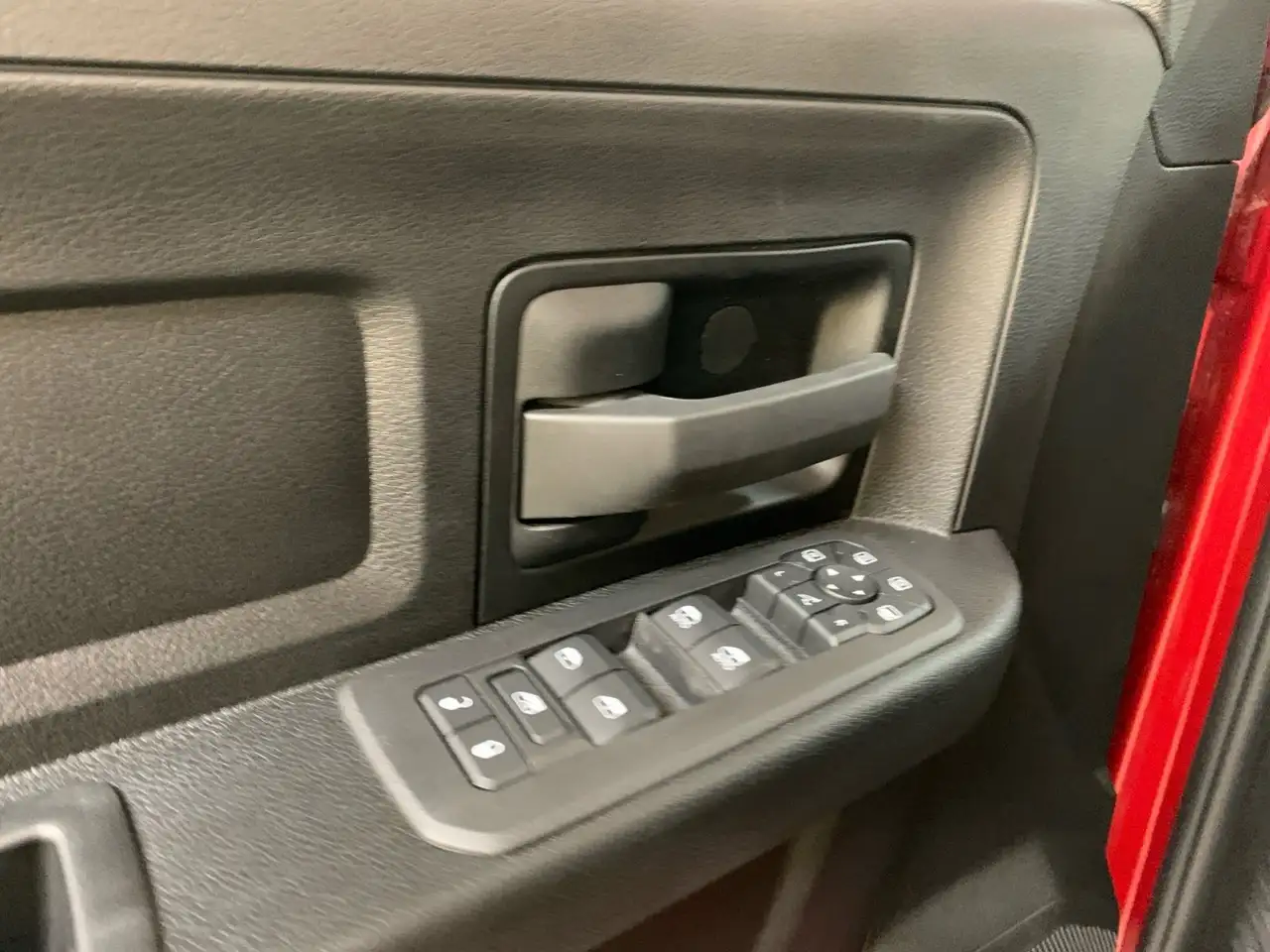 RAM 2500 снимка RAM 2500