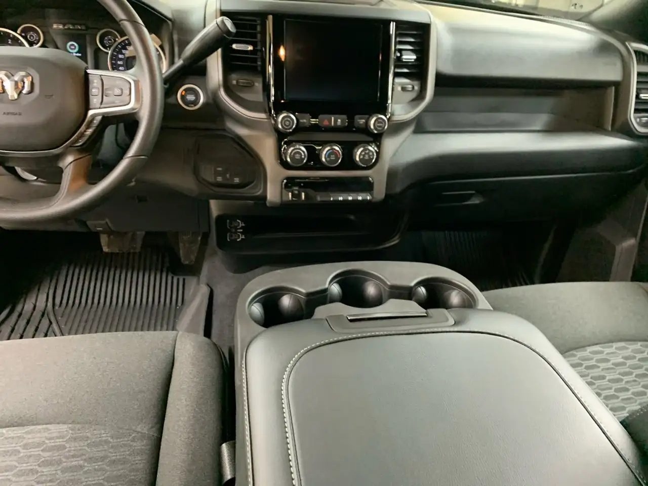 RAM 2500 снимка RAM 2500