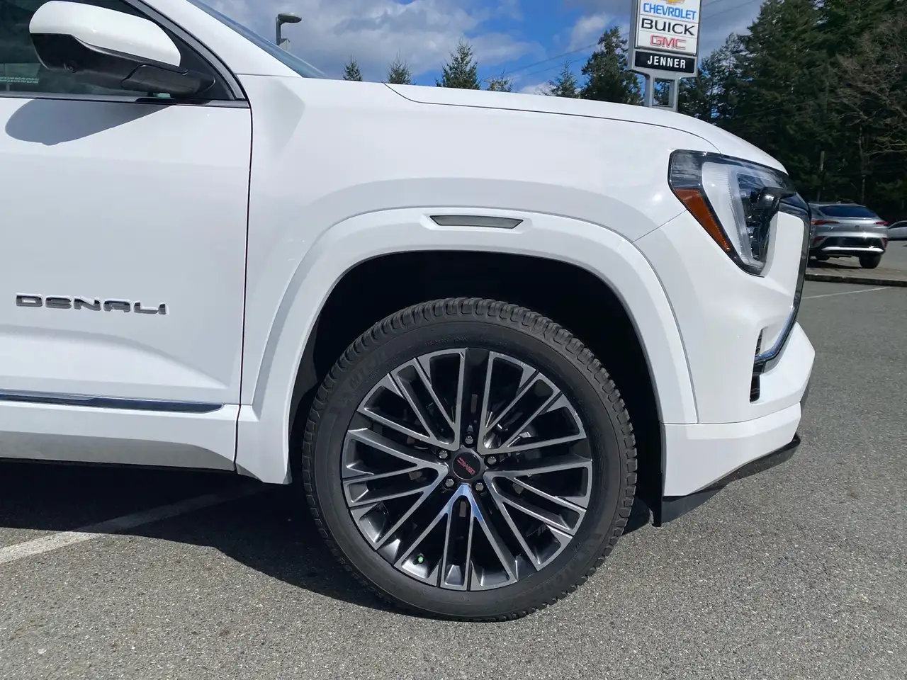 GMC Terrain photo GMC Terrain