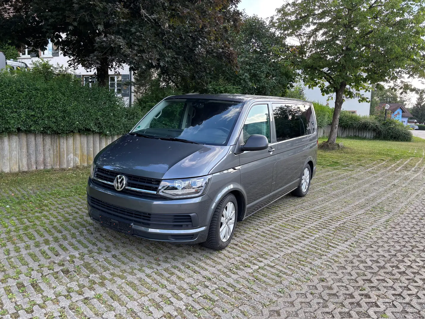 Volkswagen T6 Multivan Multivan DSG Kurz Trendline Grijs - 1