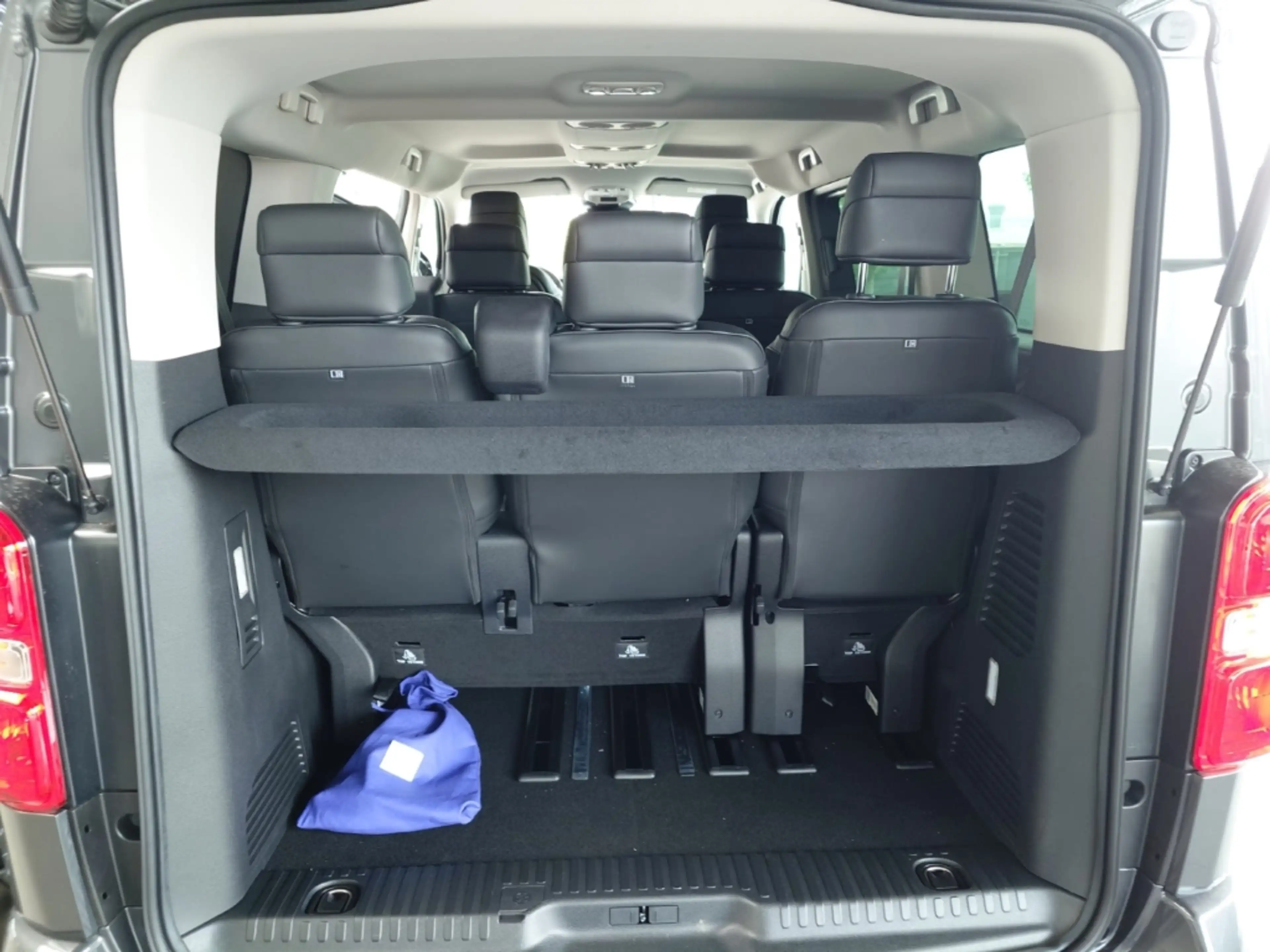 Peugeot Traveller Allure L2 7-Sitzer SHZ,PPS V/H,RFK,Leder,LED,AHK,A — photo 9