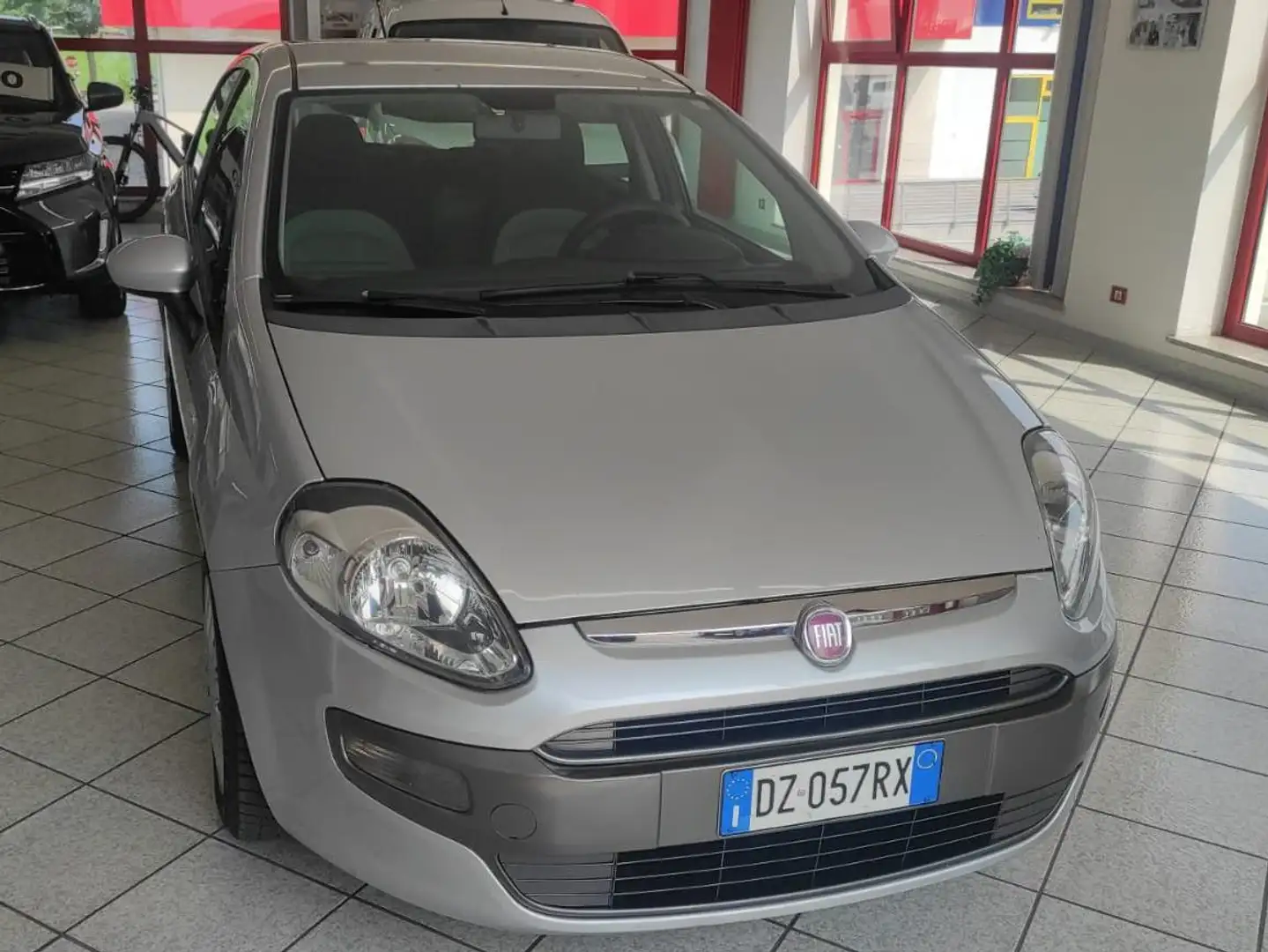 Fiat Punto 1.3 mjt 16v DIESEL 5 PORTE Zilver - 2