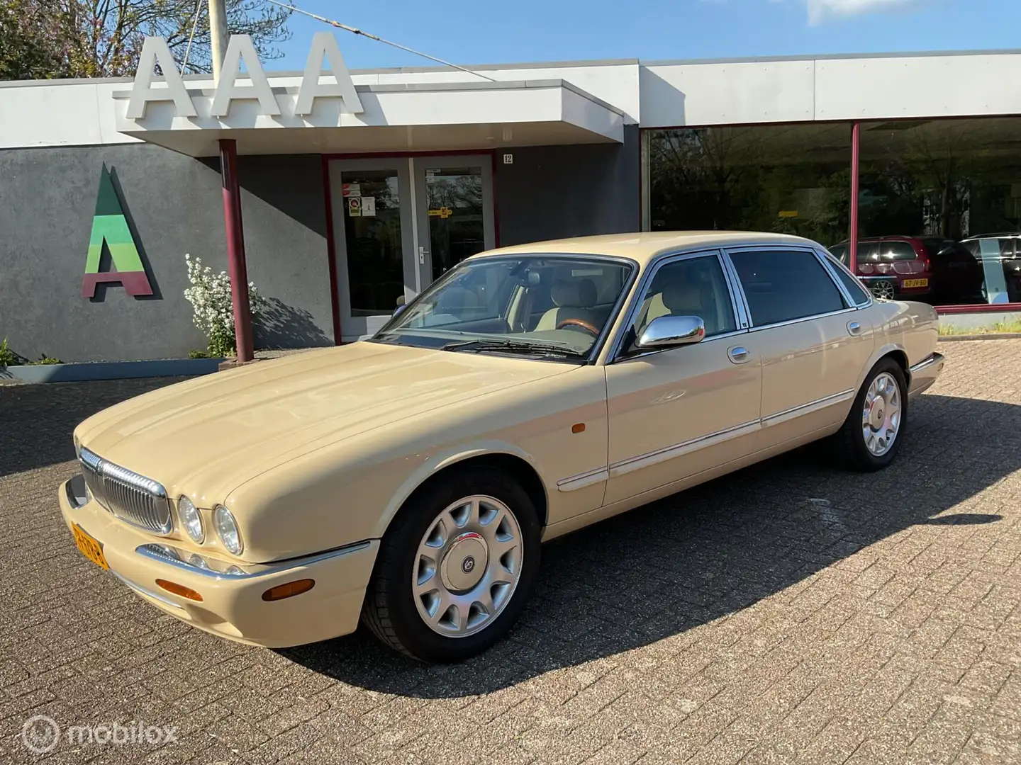 Daimler Super V8 4.0 Charged Aut. Nieuwstaat Gelb - 1