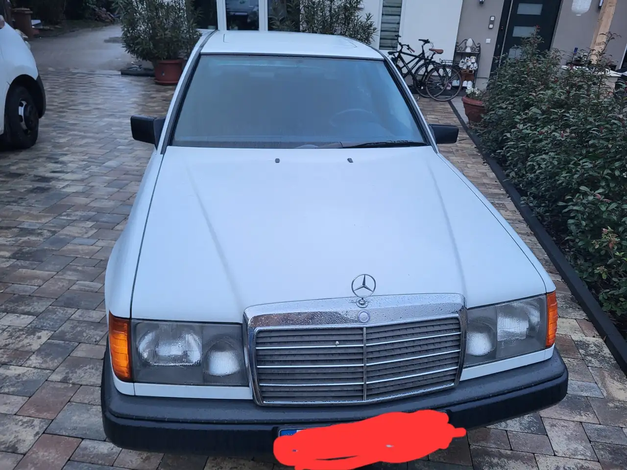 Mercedes-Benz E 200, foto 1
