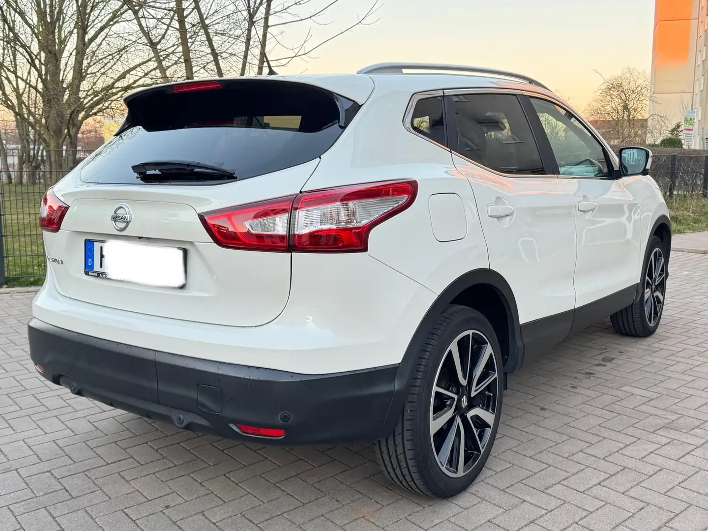 Nissan Qashqai 1.6 dCi 360 kamera , Panorama , vollleder Weiß - 2
