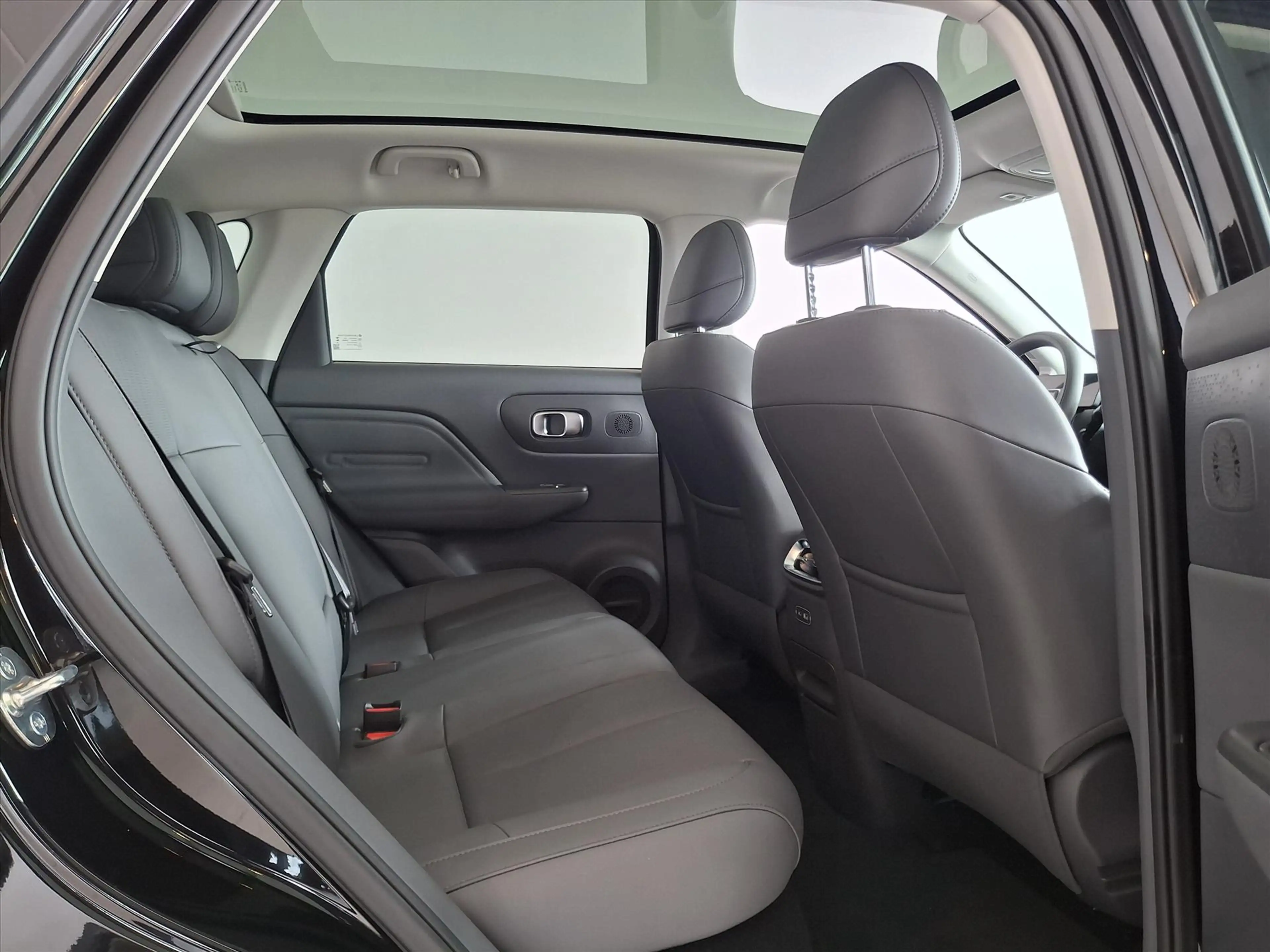 Leapmotor B10 Hybrid EV 18,8 kWh Design — photo 8