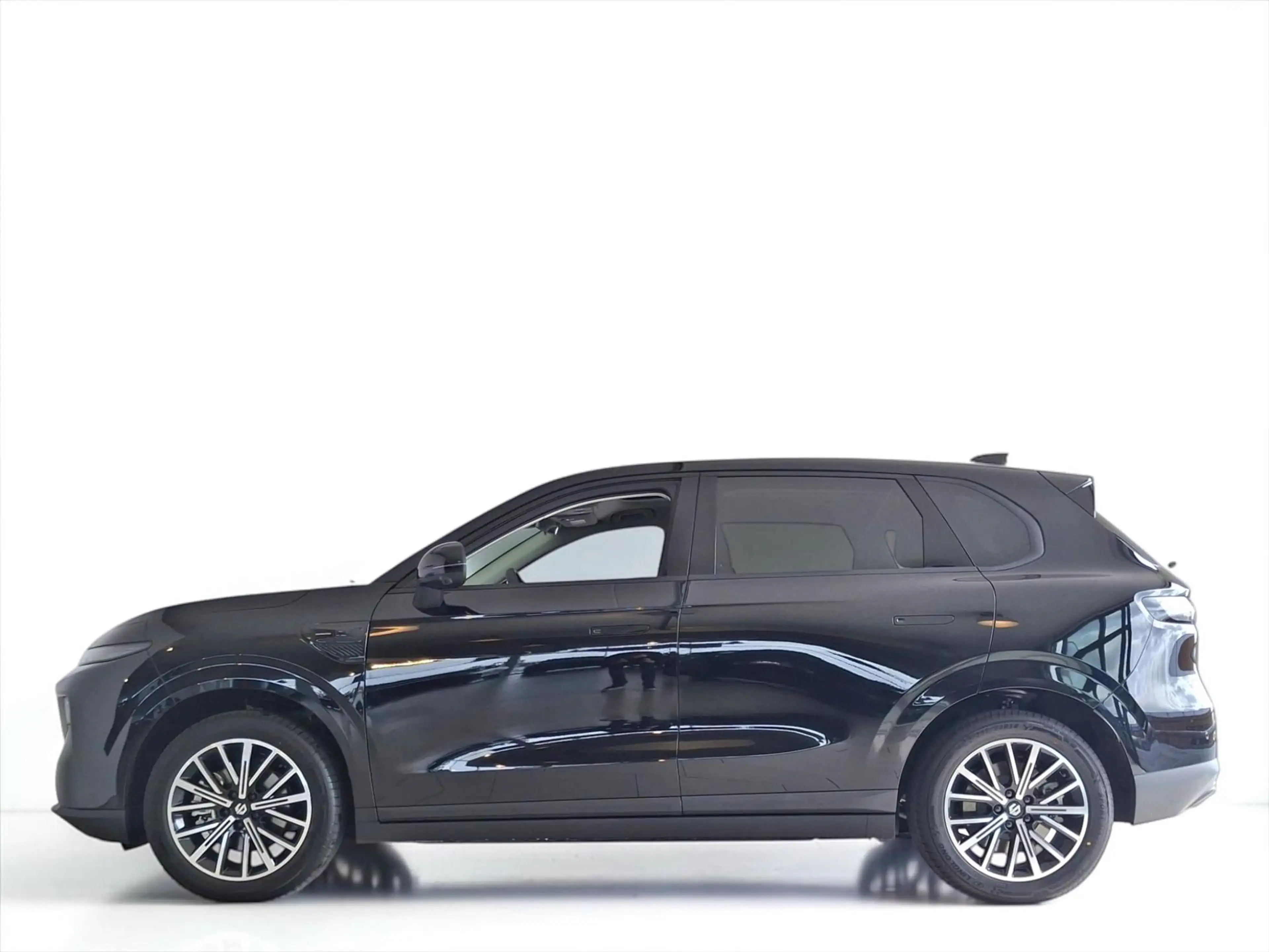 Leapmotor B10 Hybrid EV 18,8 kWh Design — photo 6
