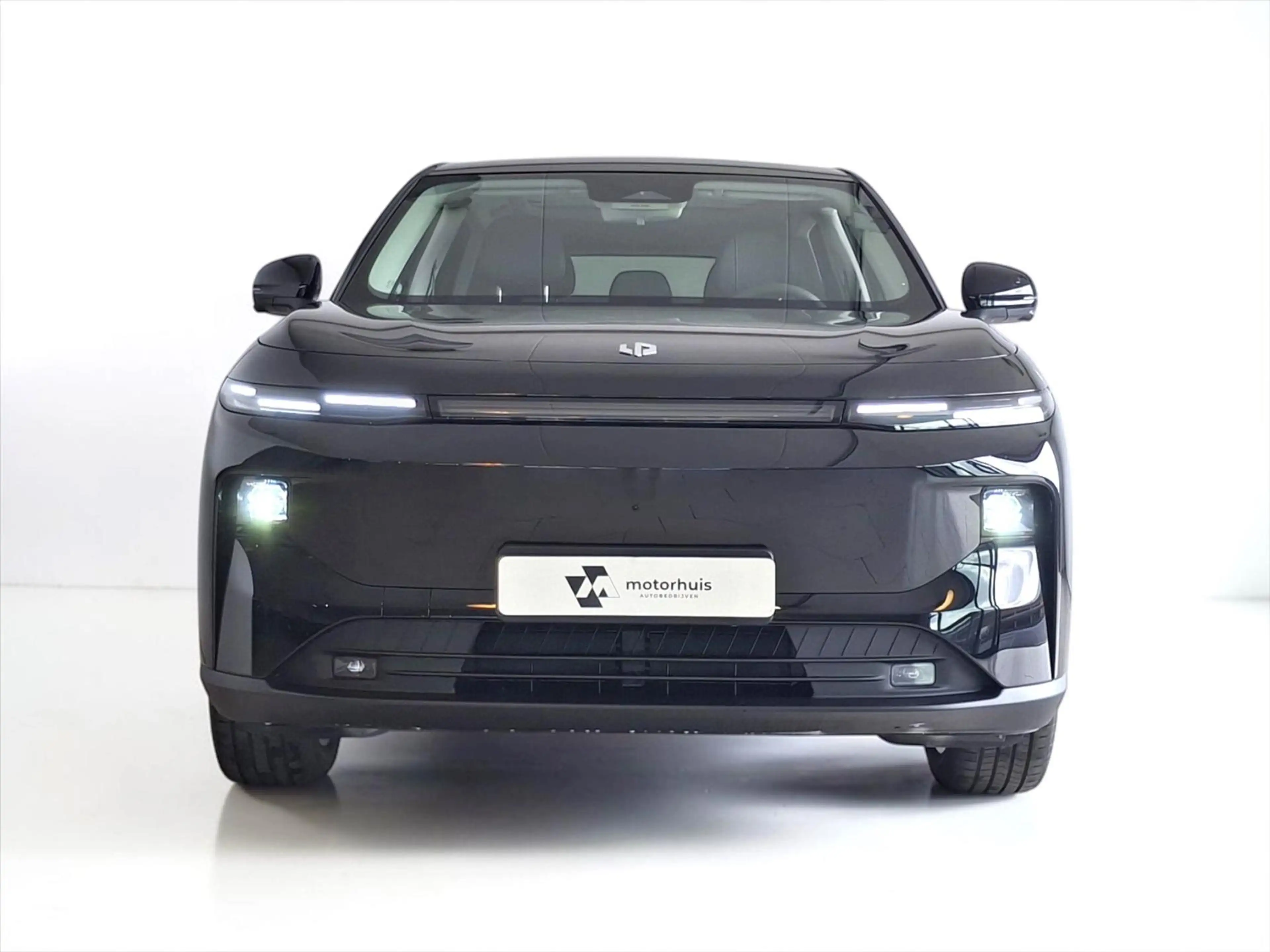 Leapmotor B10 Hybrid EV 18,8 kWh Design — photo 13