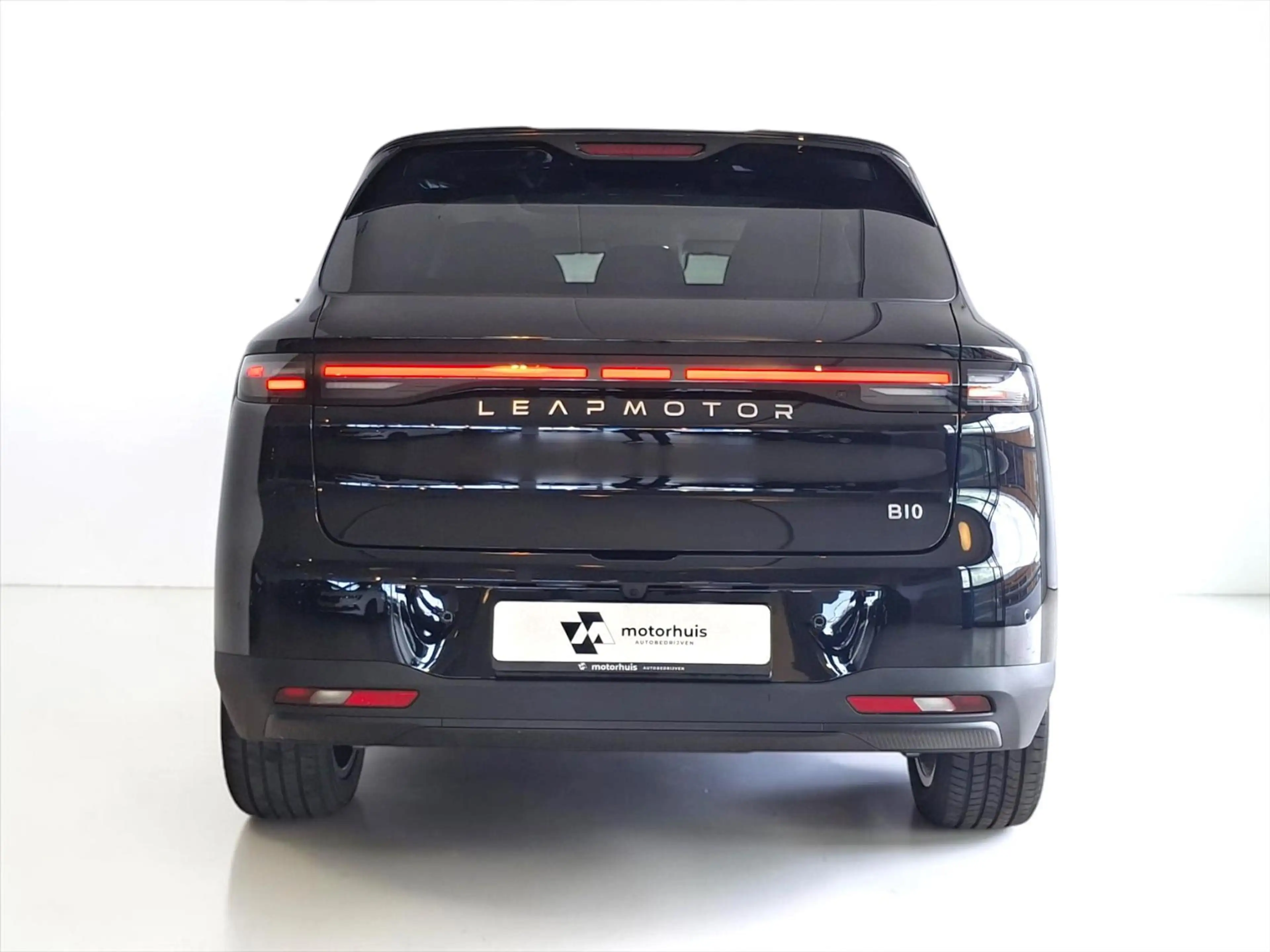 Leapmotor B10 Hybrid EV 18,8 kWh Design — photo 12