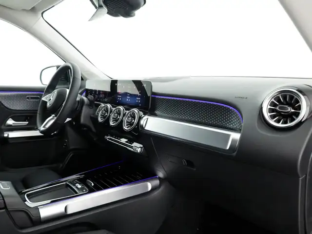Mercedes-Benz GLB view 10