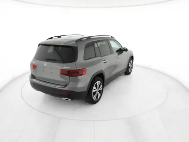 Mercedes-Benz GLB view 3