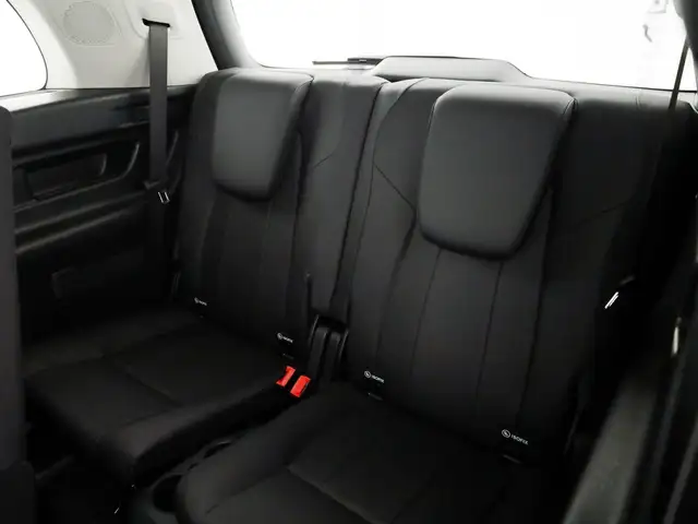 Mercedes-Benz GLB view 14