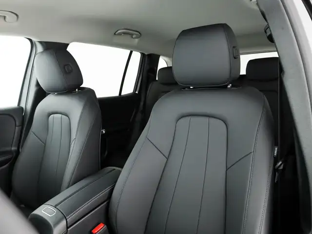 Mercedes-Benz GLB view 16