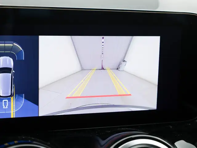Mercedes-Benz GLB view 18