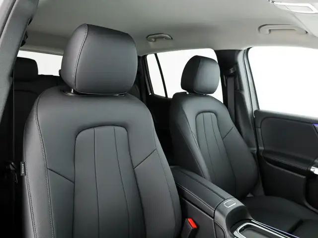 Mercedes-Benz GLB view 12
