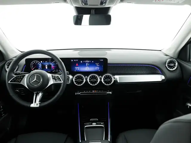 Mercedes-Benz GLB view 9