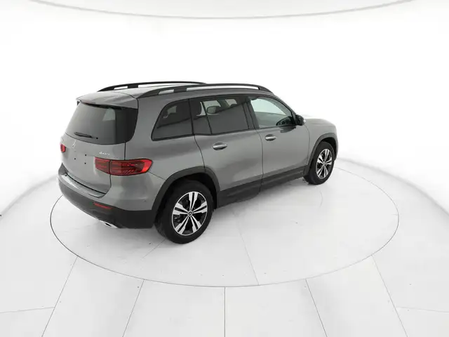 Mercedes-Benz GLB view 4