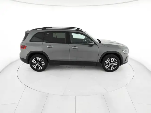 Mercedes-Benz GLB view 8