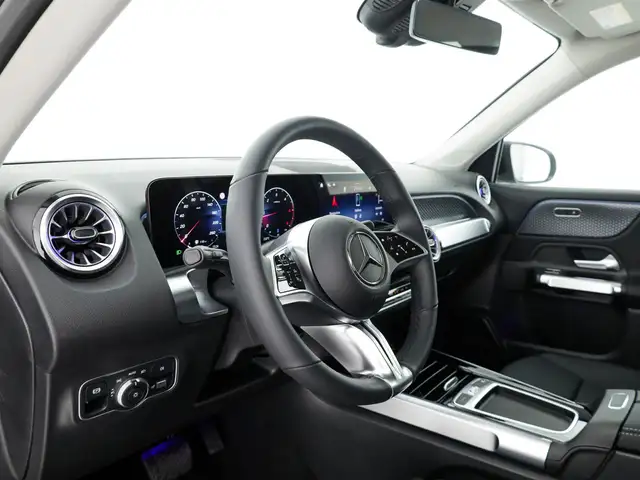 Mercedes-Benz GLB view 11