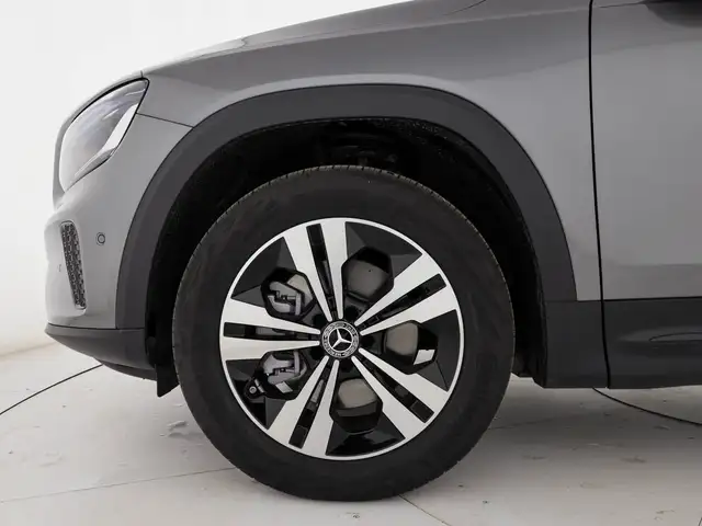 Mercedes-Benz GLB view 6