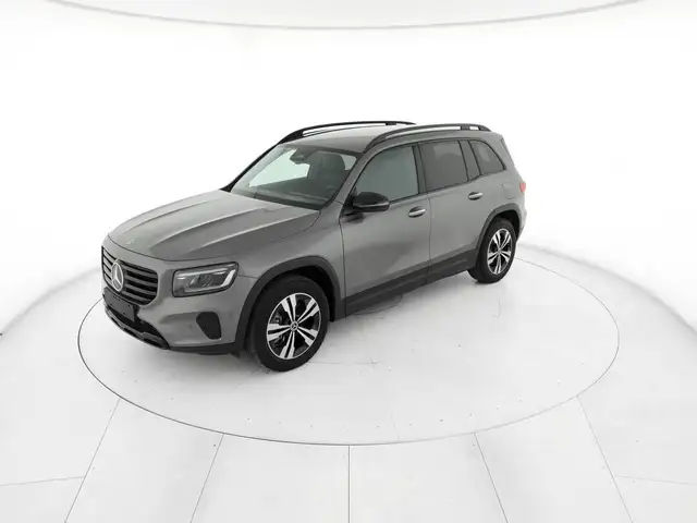 Mercedes-Benz GLB view 2