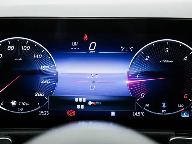 Mercedes-Benz GLB view 13