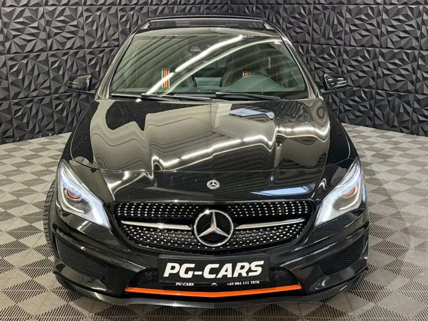 Mercedes-Benz CLA 200 CDI / d Orange Art Edition Schwarz - 2