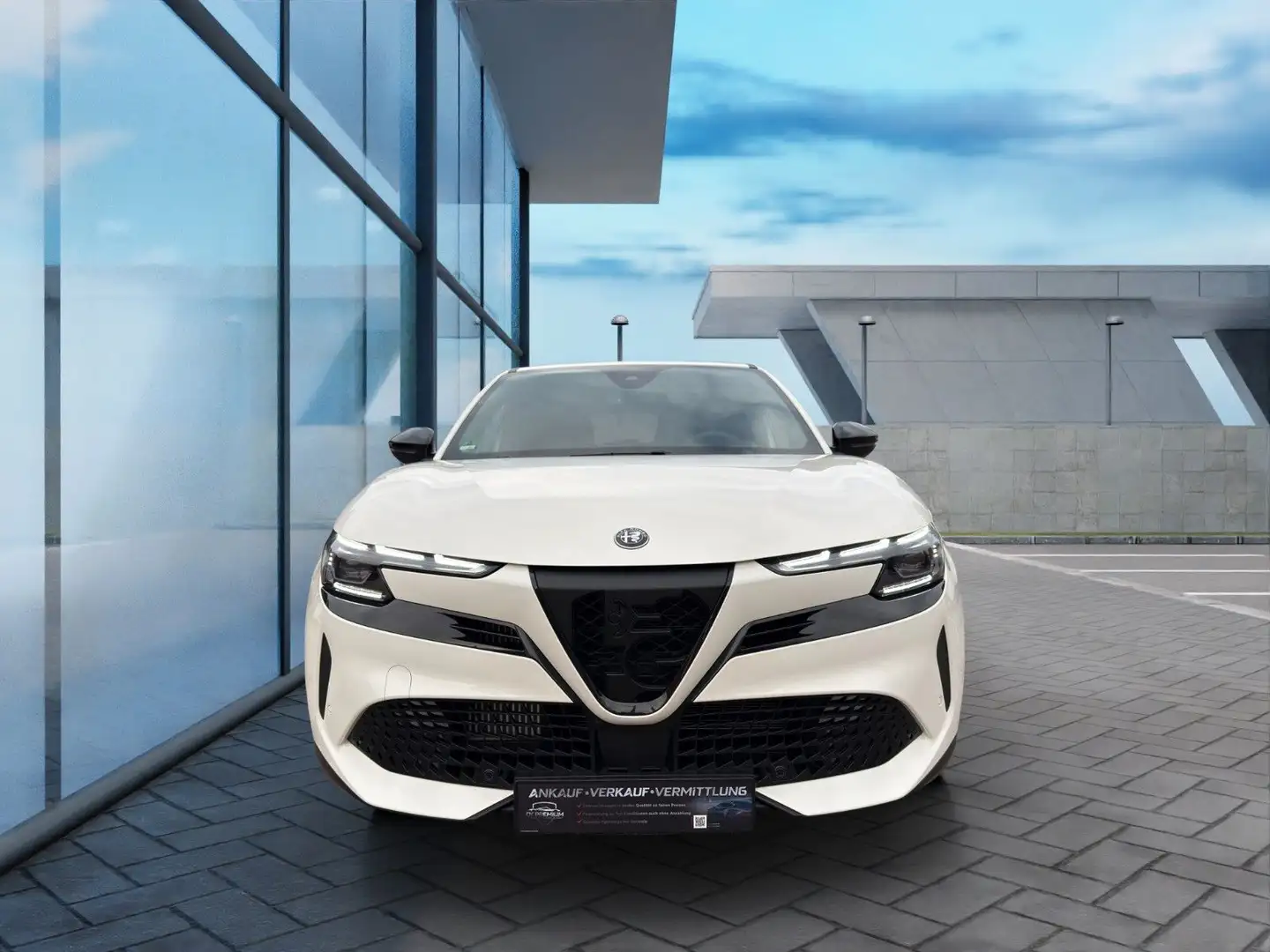 Alfa Romeo Junior Ibrida 1.2 VGT 48V-Hybrid 100 kW Speciale Weiß - 2