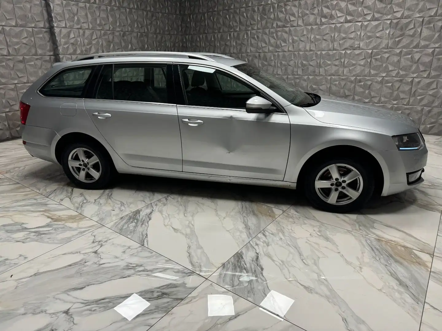 Skoda Octavia Combi Style **Aut-128.758km**110kw** Silber - 2