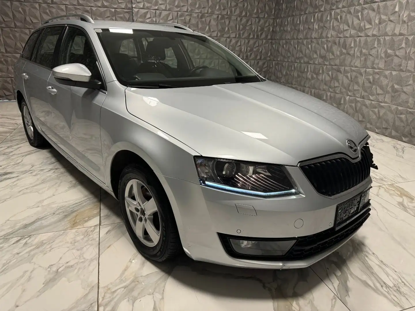 Skoda Octavia Combi Style **Aut-128.758km**110kw** Silber - 1
